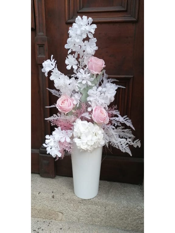- 2 -<br />Jemně růžové brůže s bílou orchidejí a hortenzií