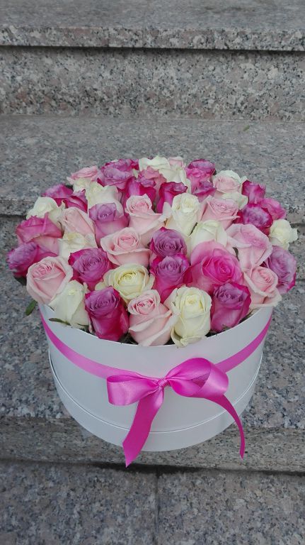 - 15 -<br />Flower box - 50 růží