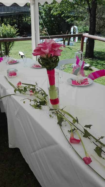 - 4 -<br />Květinová dekorace svatební tabule