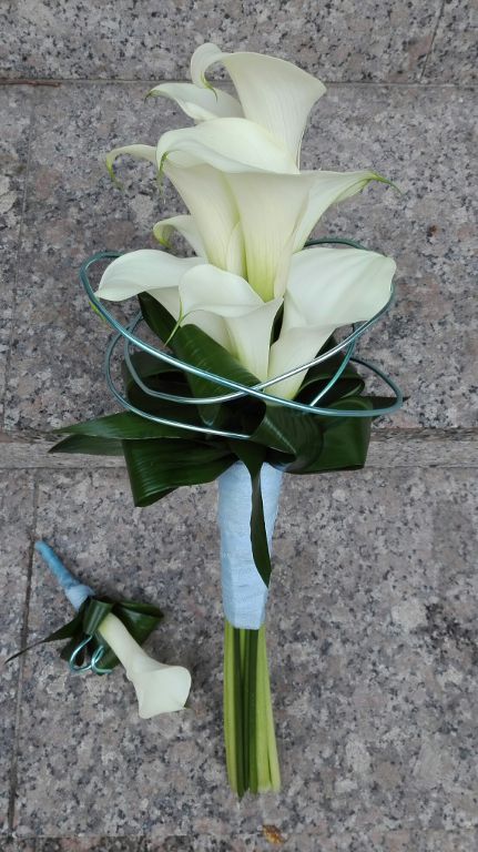 - 25 -<br />Čistá svatební kytice z bílých cal